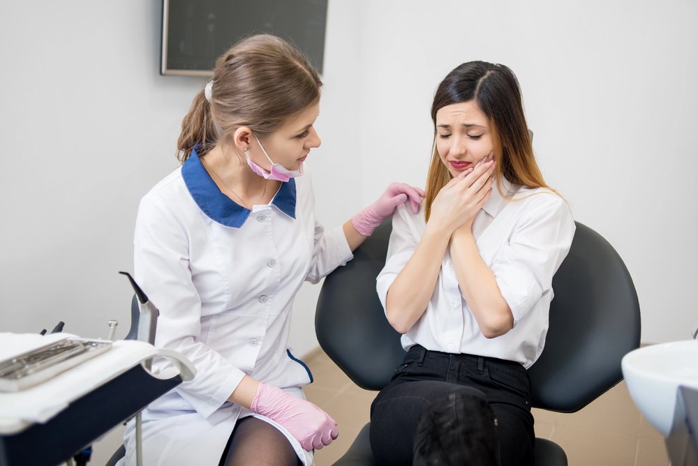Patient discussing tooth pain with a dentist